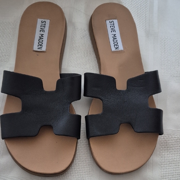 Steve Madden Black Slide Sandals - Picture 4 of 16